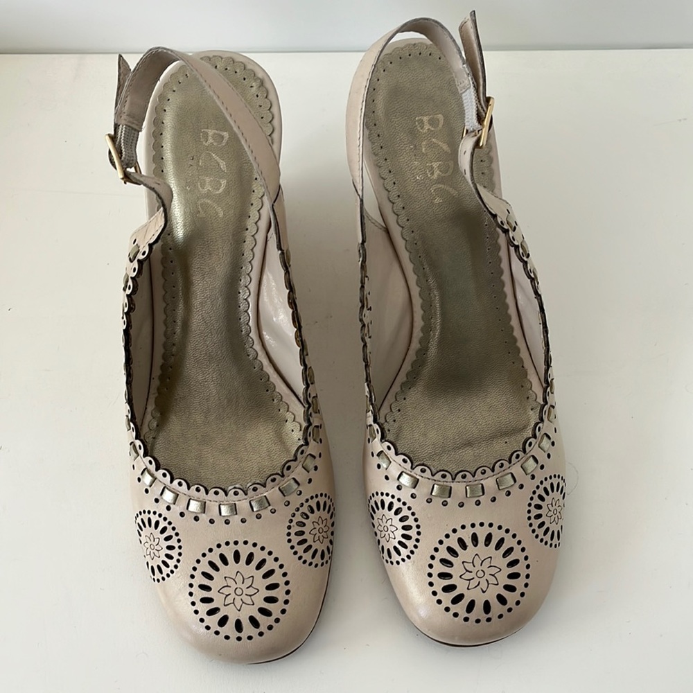 BCBG Closed toe sandals. Size 7.